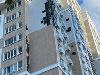 В российском Белгороде что-то прилетело в высотное здание – фото, видео